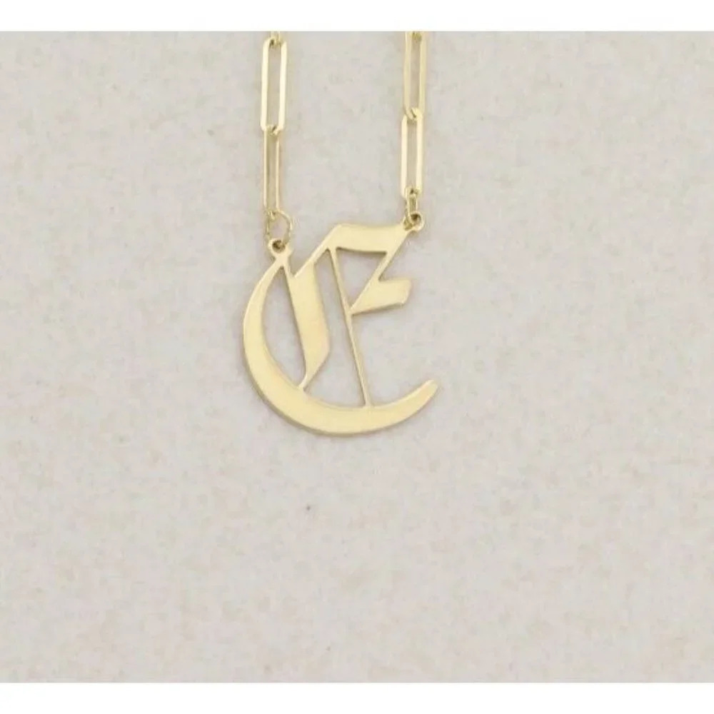 14k Yellow Gold Letter E Gothic Cursive E Necklace 18" Chain - Picture 6 of 9